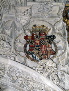 Les armoiries de la maison d’Espagne sur le jubé de la basilique de Walcourt © IPW