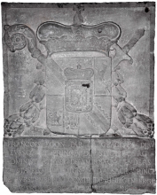 Pierre aux armes de François-Égon de Fürstenberg commémorant la restauration de l’ancien château de Stavelot (1672), conservée au musée de la principauté © ETC