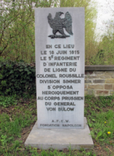 La stèle en hommage au colonel Roussille © D. Timmermans
