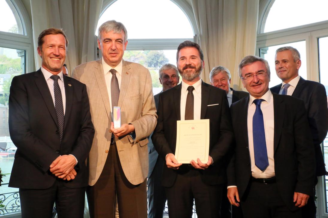 Elie Deblire et Fabian Collard, avec Paul Magnette et René Collin