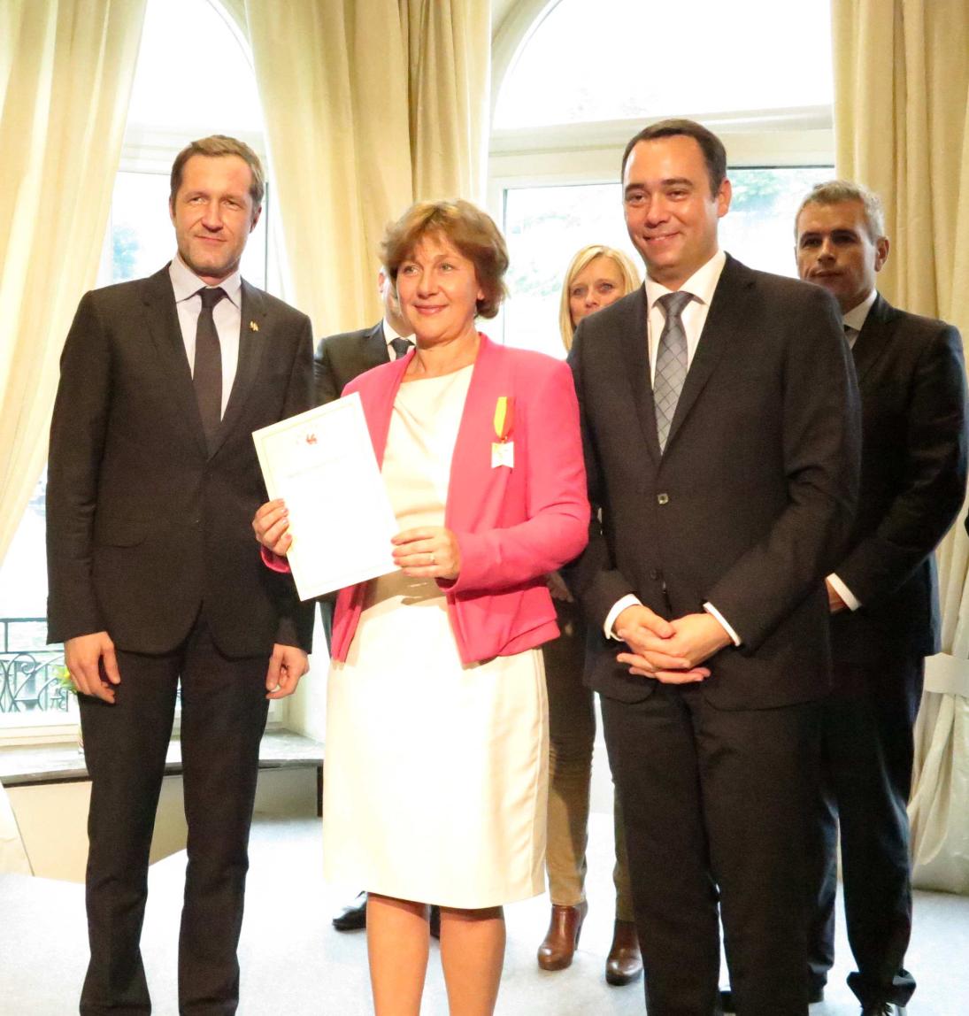 Fabienne Bister avec Paul Magnette et Maxime Prévot