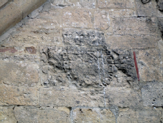 Les armoiries royales espagnoles sur le pignon de l’aile d’entrée de l’abbaye d’Orval © IPW
