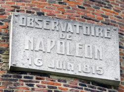 La plaque signalant l’observatoire de l’empereur sur le moulin Naveau © D. Timmermans