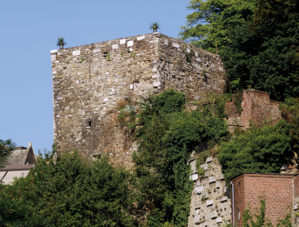 La tour aux Moxhons à Liège, rare vestige des remparts médiévaux de la ville. Photo G. Focant © SPW-Patrimoine