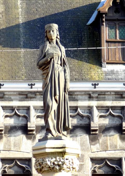 Statue de Yolande de Gueldre