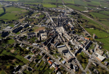 Vue aérienne de la ville de Philippeville et de ses rues rappelant l’ancien tracé radioconcentrique de la place forte. Photo G. Focant © SPW-Patrimoine