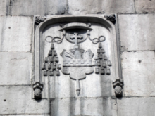 Les armoiries du cardinal Érard de la Marck dans la première cour du palais des princes-évêques © IPW