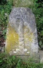 Une borne-frontière Liège-Hainaut frappée du perron liégeois située devant le no 11 de la rue de la Naïe à Presgaux © IPW