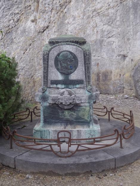 Monument Maurice Defoin (Dinant)